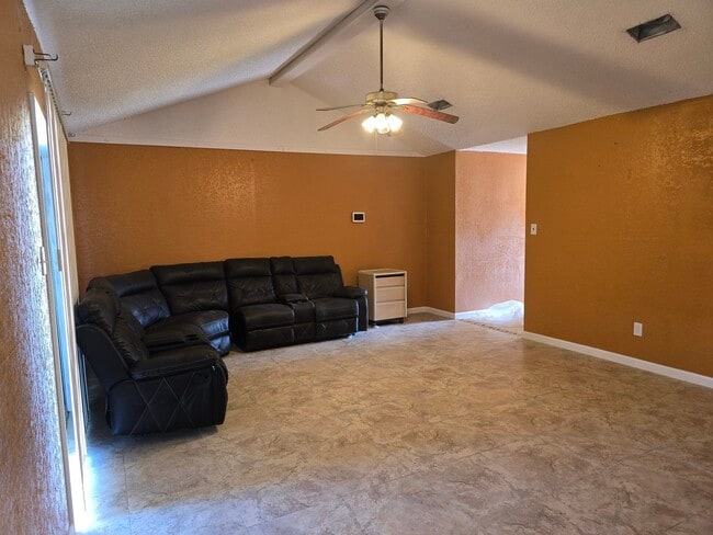 Photo - 7218 Oriole St