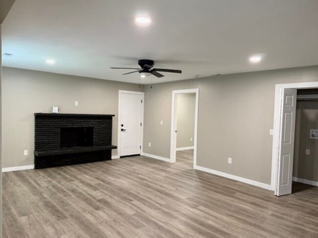 Photo - LARGE 4 BEDROOM ALL REMODELED