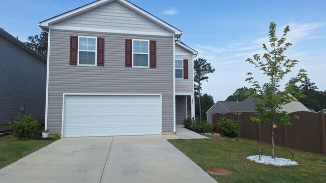Photo - Lovely Four Bedroom Home  Appropriately 5 Minutes Away from Gate Ft Jackson and 30 Minutes from S...