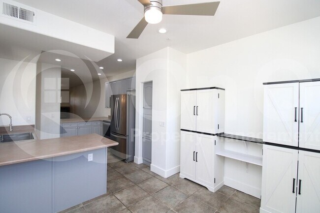 Photo - 4200 N 82nd St Unidad 2002