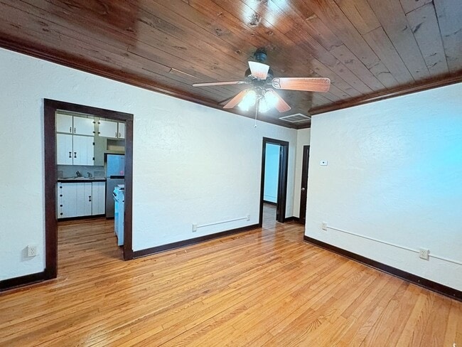 Photo - 878 Kenmore Ave Unidad B