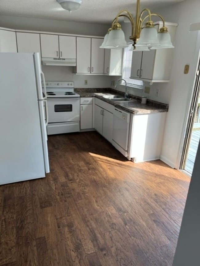 Photo - Available 3 bedroom/ 2 bathroom Home!