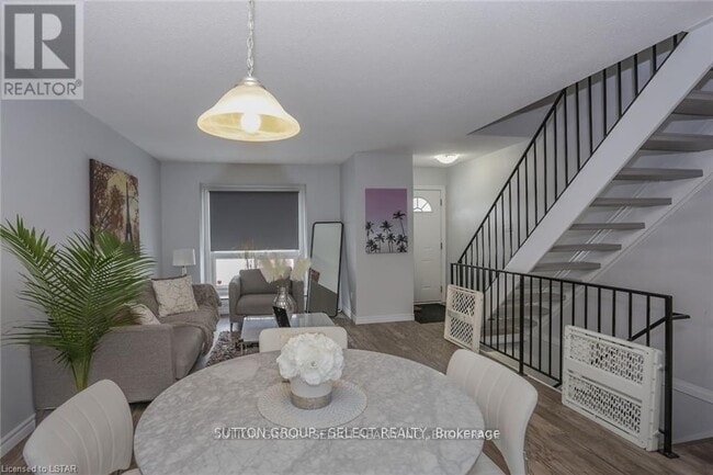 Photo - 70 Fiddlers Green Rd