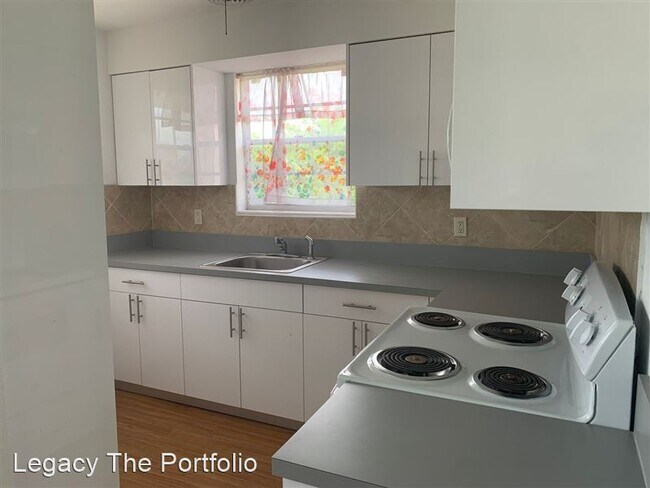 Photo - 2007 Schulte Ave