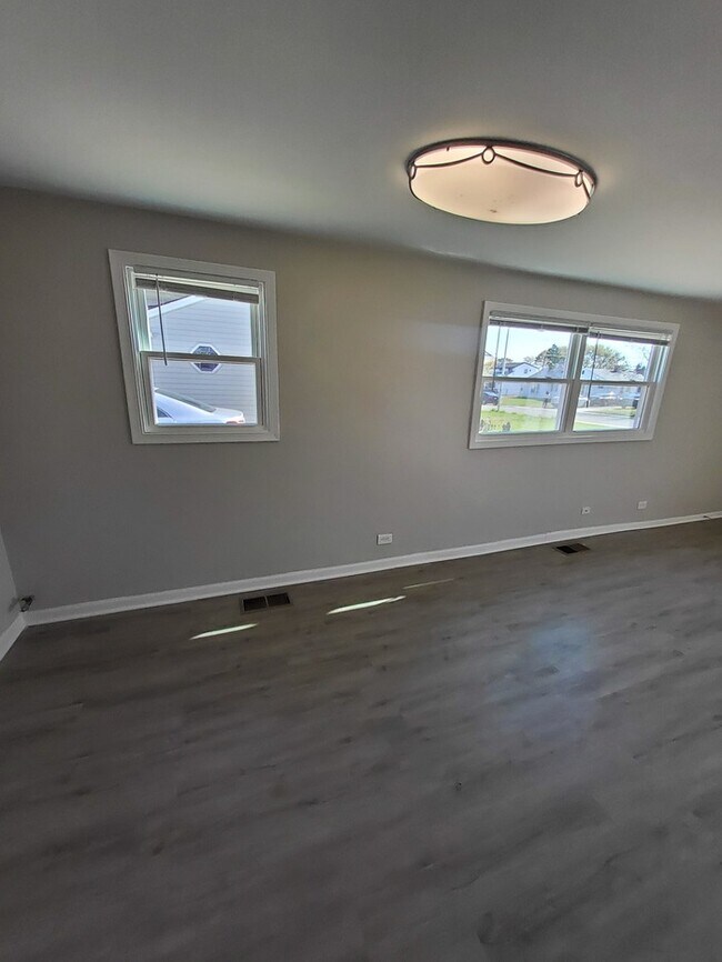 Photo - A must see! 2 Bedroom 1 bath 1/2 Duplex