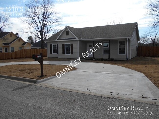 Building Photo - 1210 S Throckmorton St Rental
