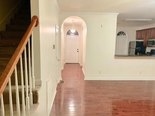Charming 2-Bedroom, 2.5-Bath Home on Ed Temple Blvd – Convenient Nashville Living!