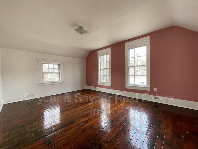 Photo - 386.5 Silver St