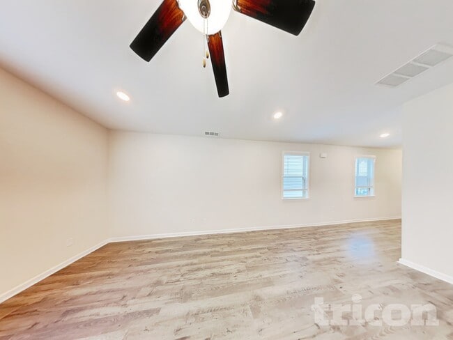 Photo - 203 Chapelcrest Ln