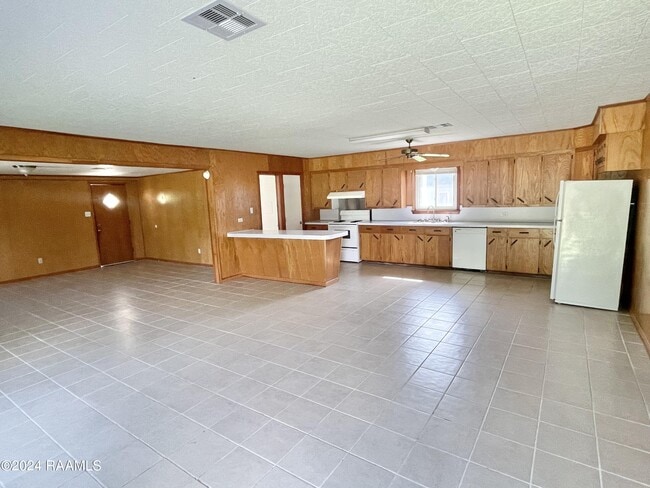 Photo - 1085 Anse Broussard Hwy