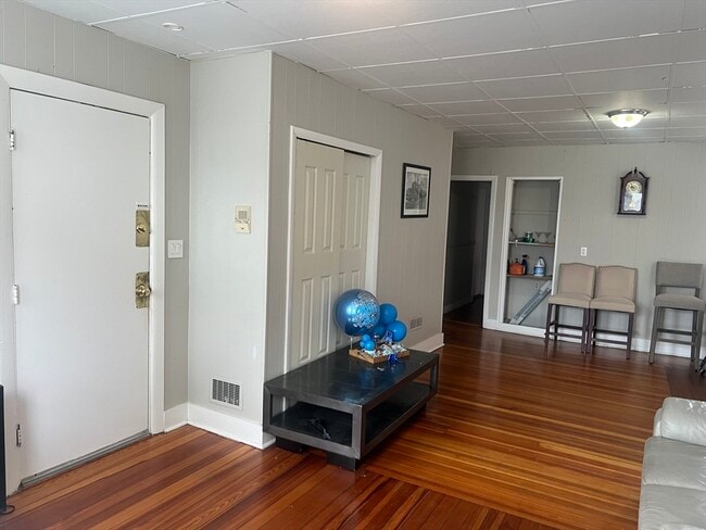 Building Photo - 211 Chestnut St Unit 2