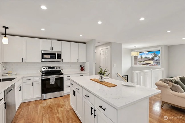 Photo - 1652 Index Ave SE