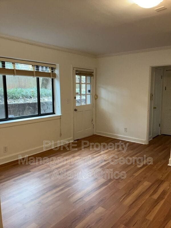 Photo - 314 3rd St NE