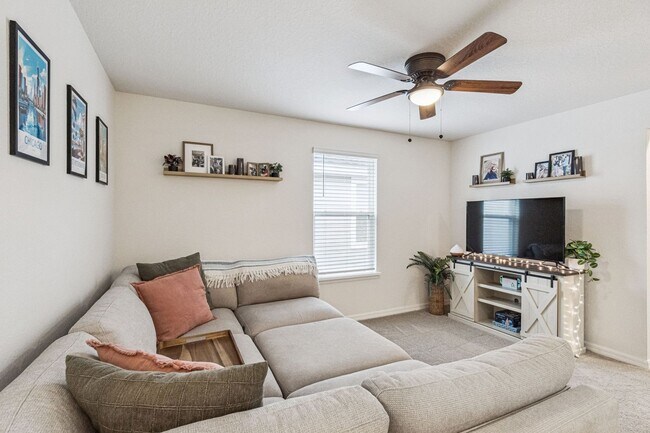 Photo - Beautiful 3/2.5/2 Home in St. Cloud