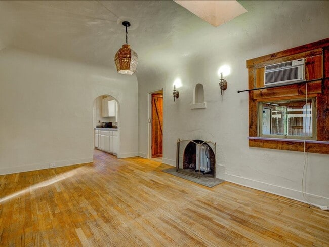 Photo - PRICE REDUCTION!!! ALL UTILITIES INCLUDED!!