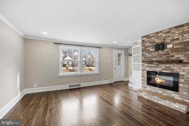 Photo - 113 W Albertson Ave