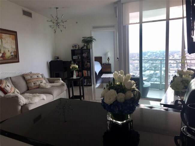 Photo - 92 SW 3rd St Unidad 4106