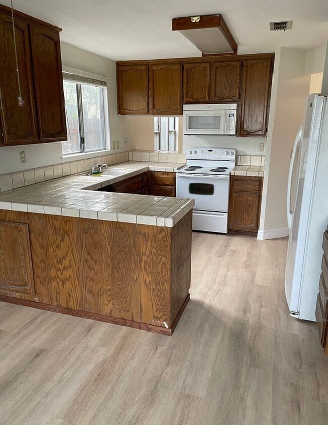 Photo - 4264 Chinquapin Way