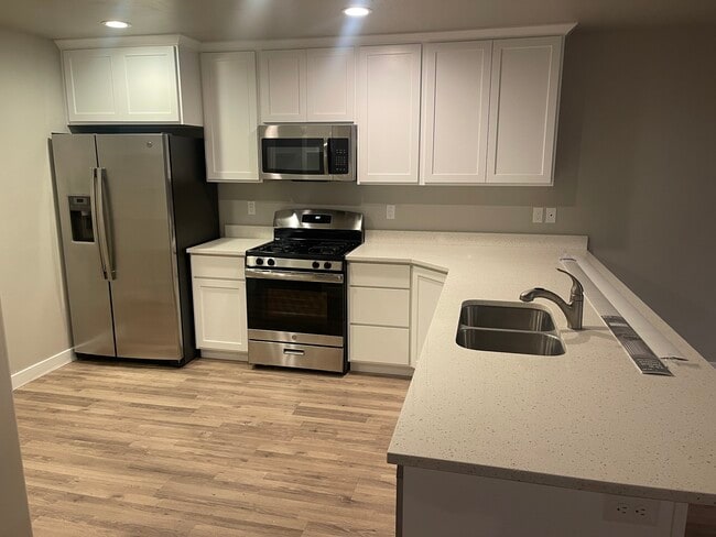 Photo - 1138 1740 W