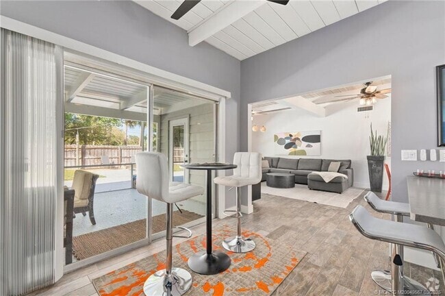 Building Photo - 530 S Manor Dr Rental