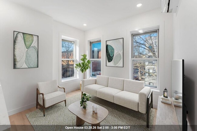 Building Photo - 306 Varick St Unit 3