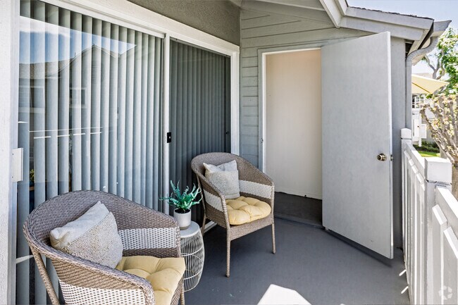 Bedford 1BR, 1BA - 616SF - Balcony