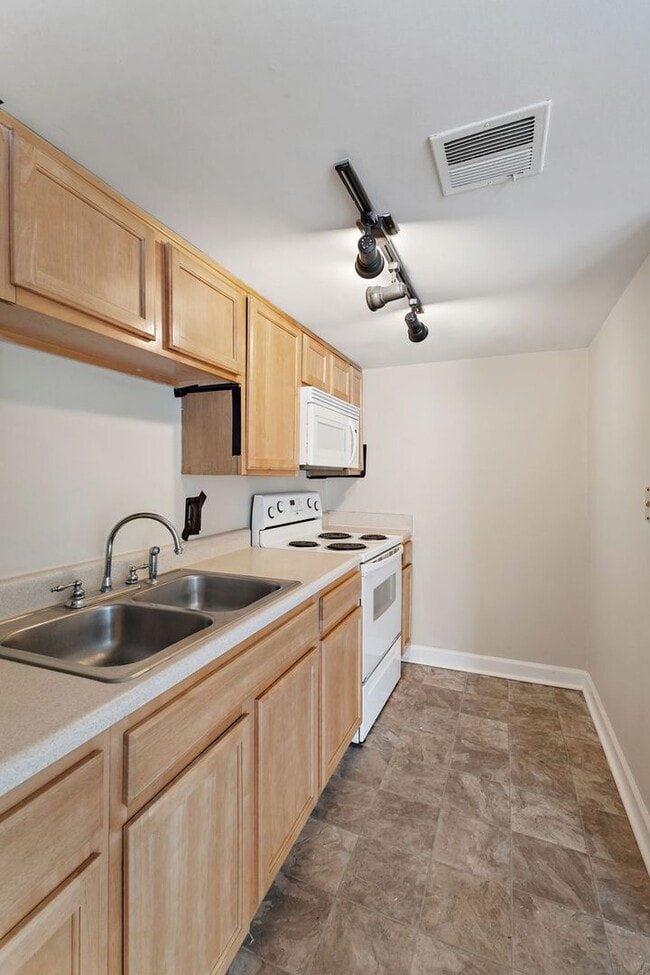 Photo - 3610 Balsam Ave Unit 106