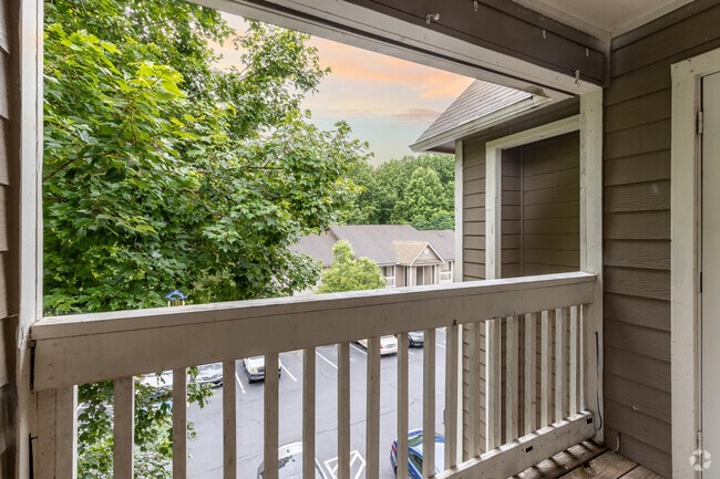 2BR, 2BA - 976SF