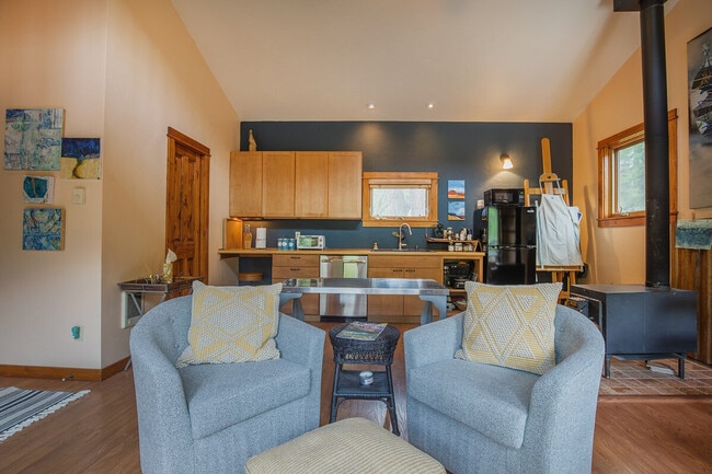 Building Photo - 15 Juniper Village Dr