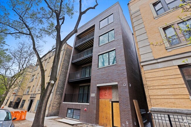 Building Photo - 906 W Dakin St Rental