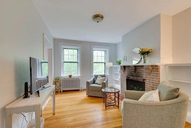 Building Photo - 42 Linnaean St