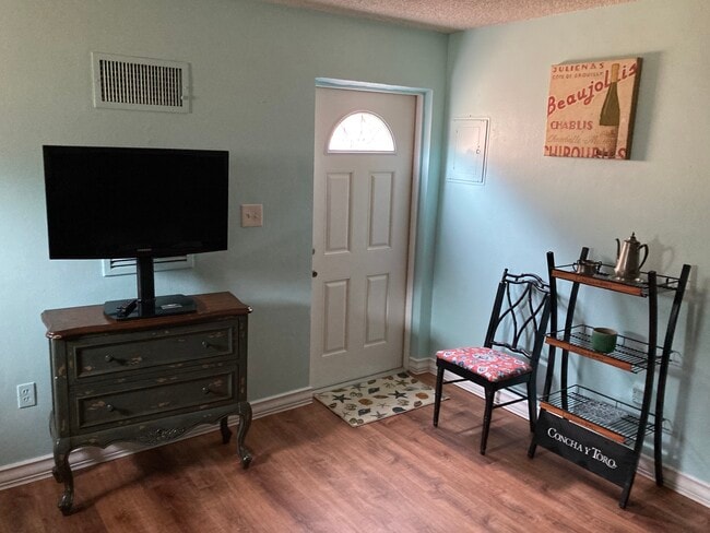 Photo - 405 F St Unidad 405