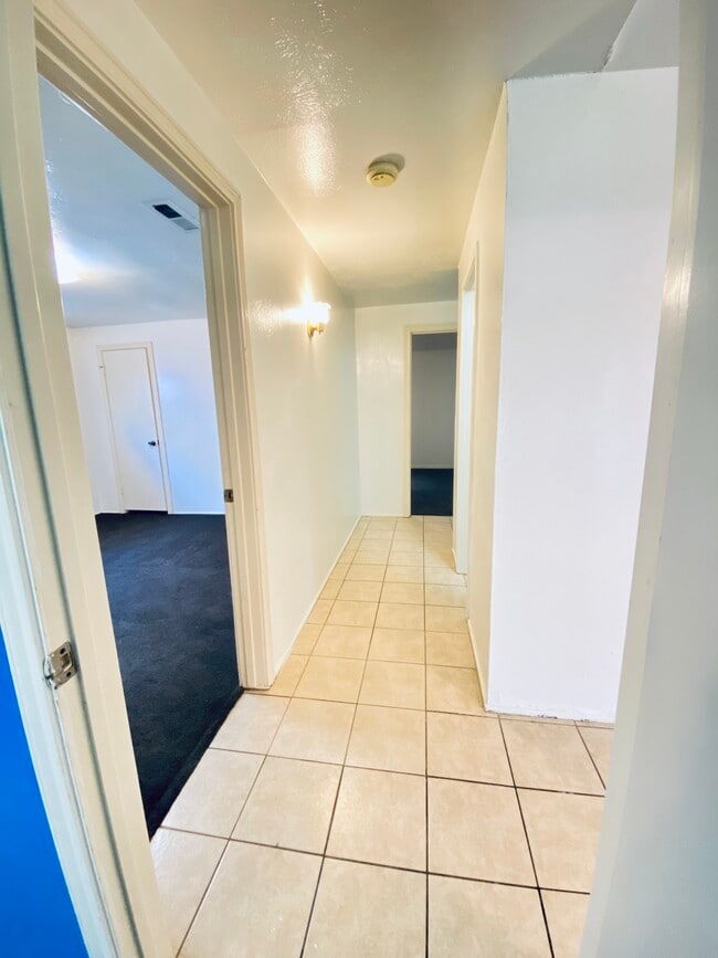 Pasillo - 4010 Heatherbrook Dr