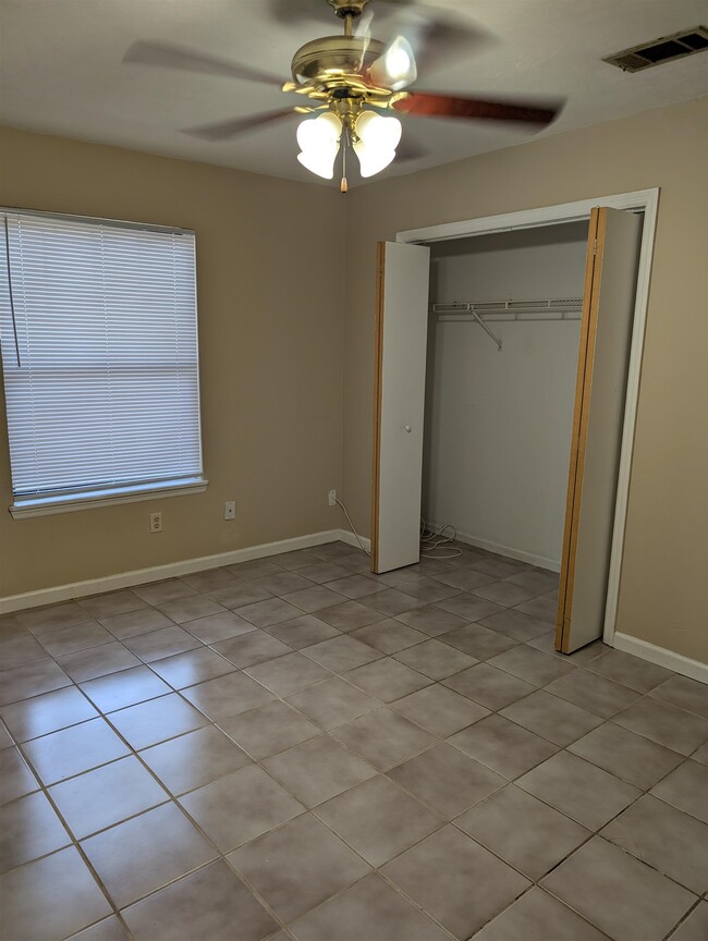 Photo - 2035 Continental Ave