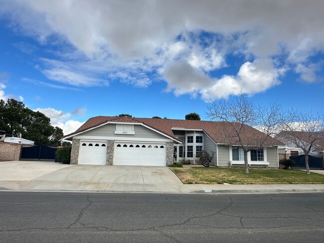 West Palmdale Pool Home - West Palmdale Pool Home