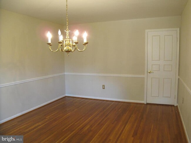 Building Photo - 8835 Tuckerman Ln Rental