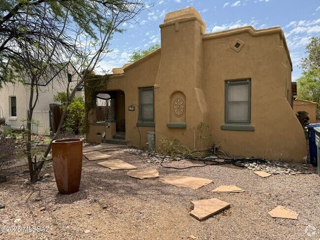 Building Photo - 2310 E Helen St Rental