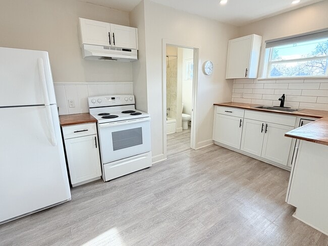 Building Photo - 222 Maxwell St Unit 1