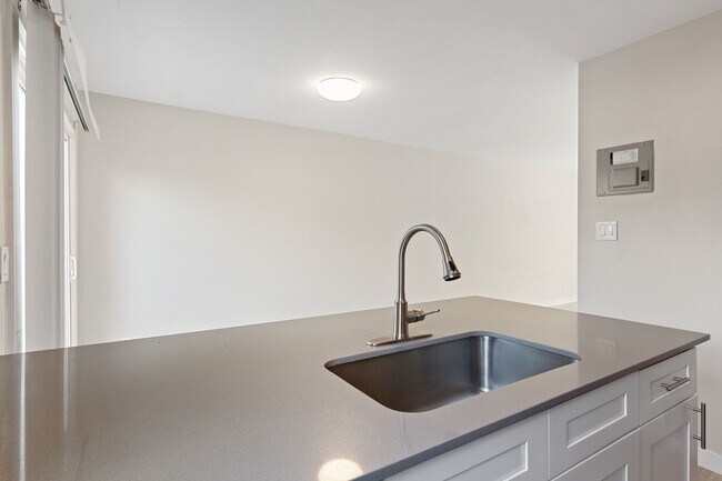 Photo - 5005 Manor Rd