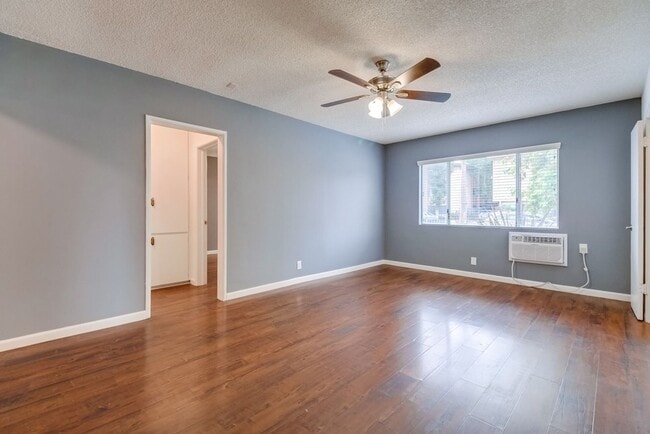 Photo - Classic Courtyard Building on Venice Blvd – Secure, Convenient, Pet-Friendly