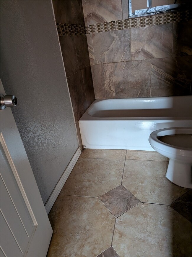 Photo - 7904 Hoffman St