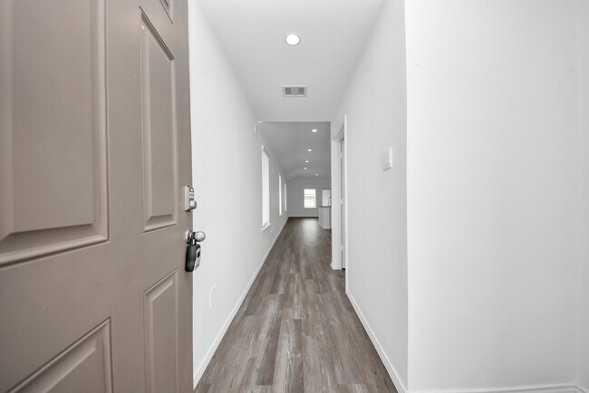 Photo - 5611 Simcrest Grove Dr