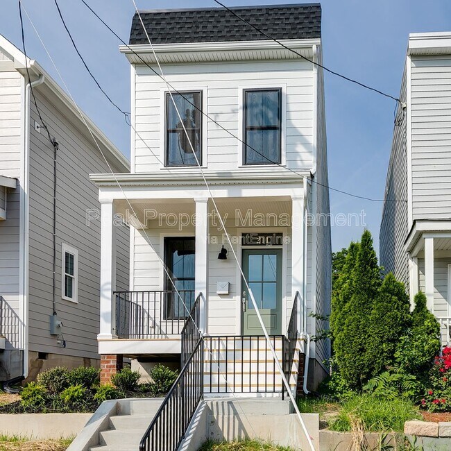 211 E 15th St