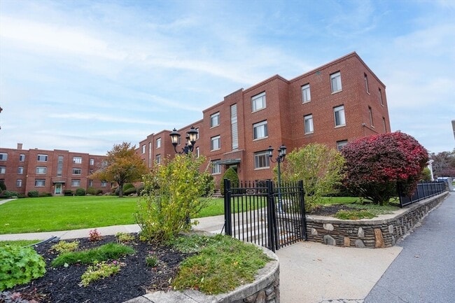 Building Photo - 20 Ashland St Unit 1R