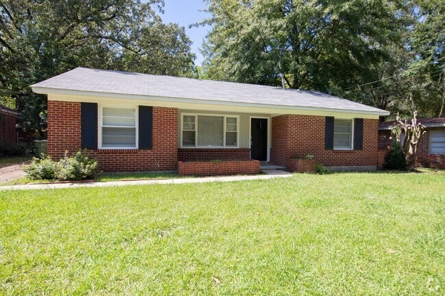 Building Photo - ** 3 bed 1.5 bath located in Mcgehee-Allen... Rental