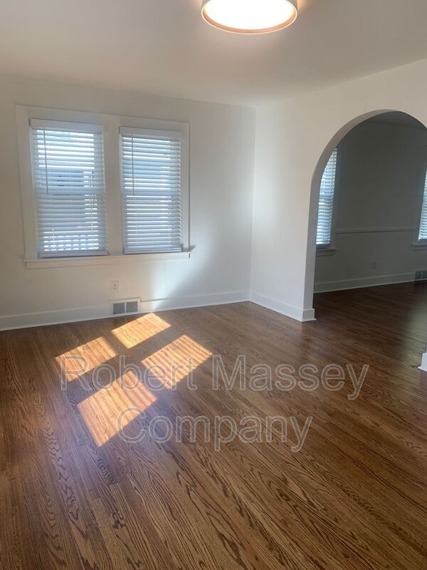 Photo - 127 McCready Ave