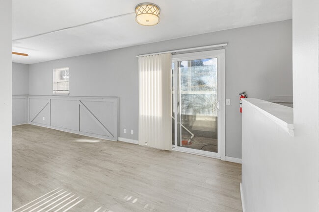 Photo - 715 ManApart Unit 3