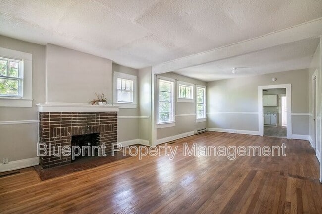 Building Photo - 1521 Graymont Ave W