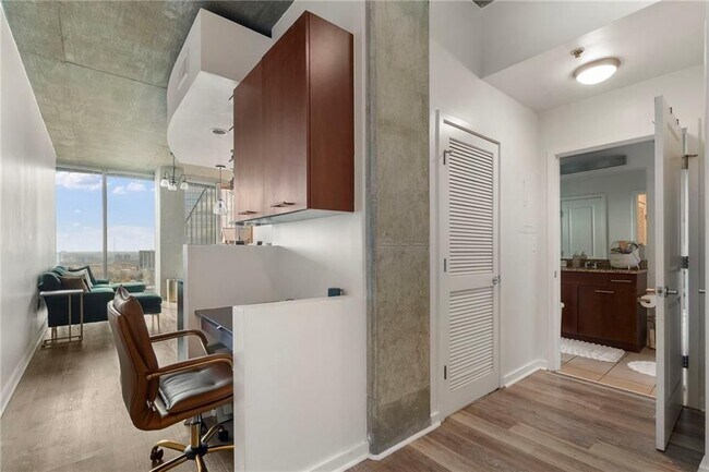 Photo - 3324 Peachtree Rd Unidad 2208