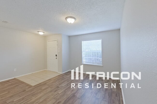 Photo - 2922 Marquis Ln